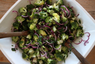 Brokkoli-Salat mit Sonnenblumenkernen