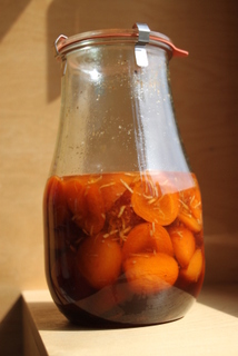 Im Glas gebackene Ingwer-Aprikosen