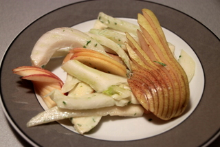 Teller mit frittierten Häppchen