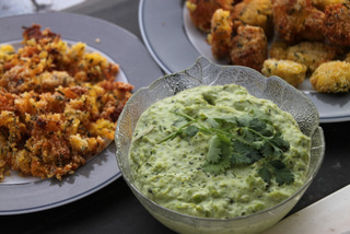 Polenta-Chips mit Erbsendip