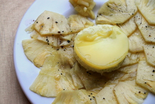 Crème au citron vert «Madagascar» / Limettencreme auf Ananas