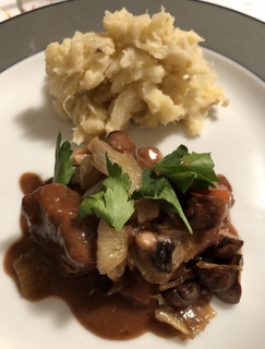 Boeuf Bourguignon und Schwarzwurzelpüree