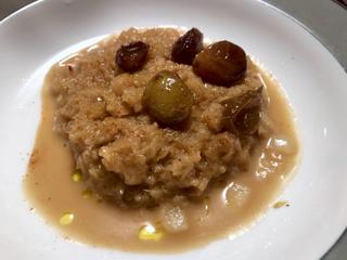 Weinkrautsuppe mit glasierten Trauben
